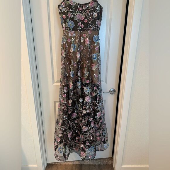 NWOT BRONX AND BANCO MIDNIGHT EMBROIDERED FLORAL GOWN - Picture 5 of 16